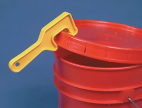Opening a pail with a lid removal tool